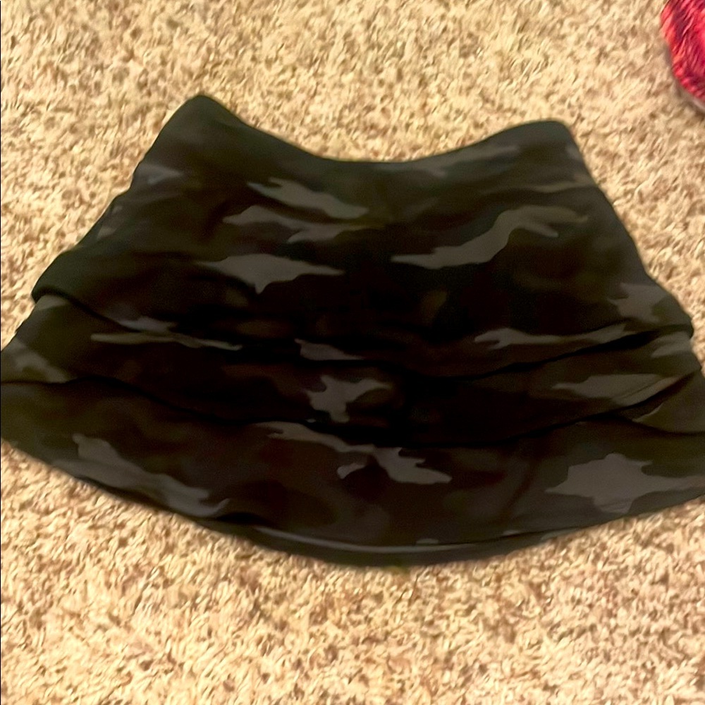NWOT ATHLETA GIRL CAMO SKORT. Size M/8-10. Color Black Camouflage